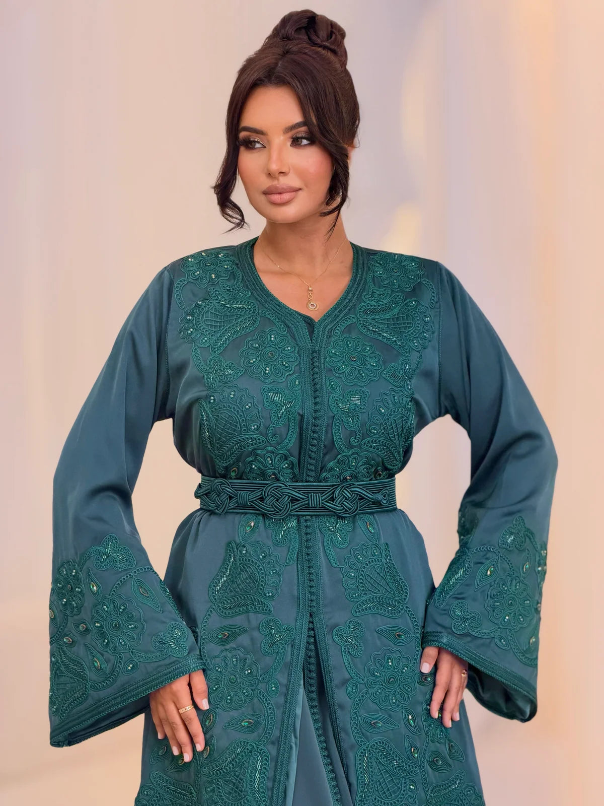 Takchita Aminaa azul verdoso – Vestido marroquí de ceremonia de dos piezas