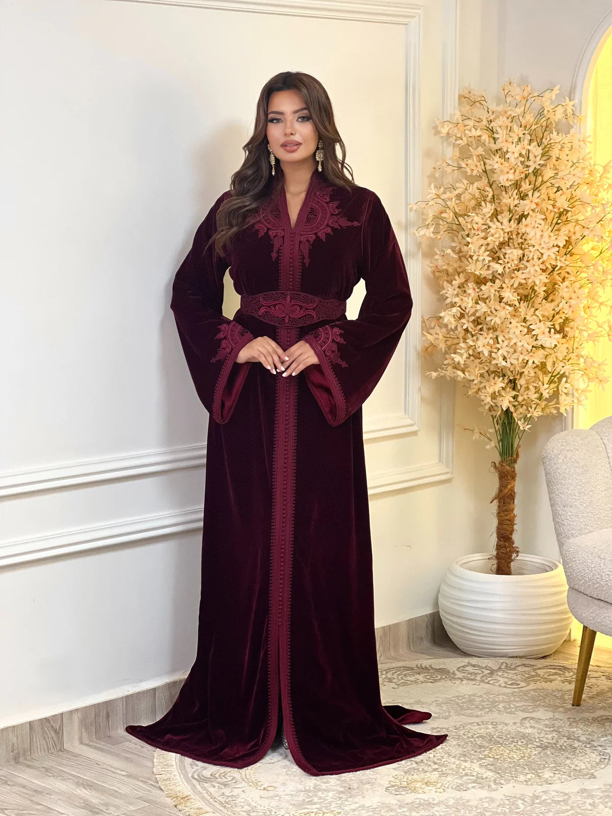 Caftán Insaf Borgoña – Vestido marroquí hecho a mano – vista del producto 5