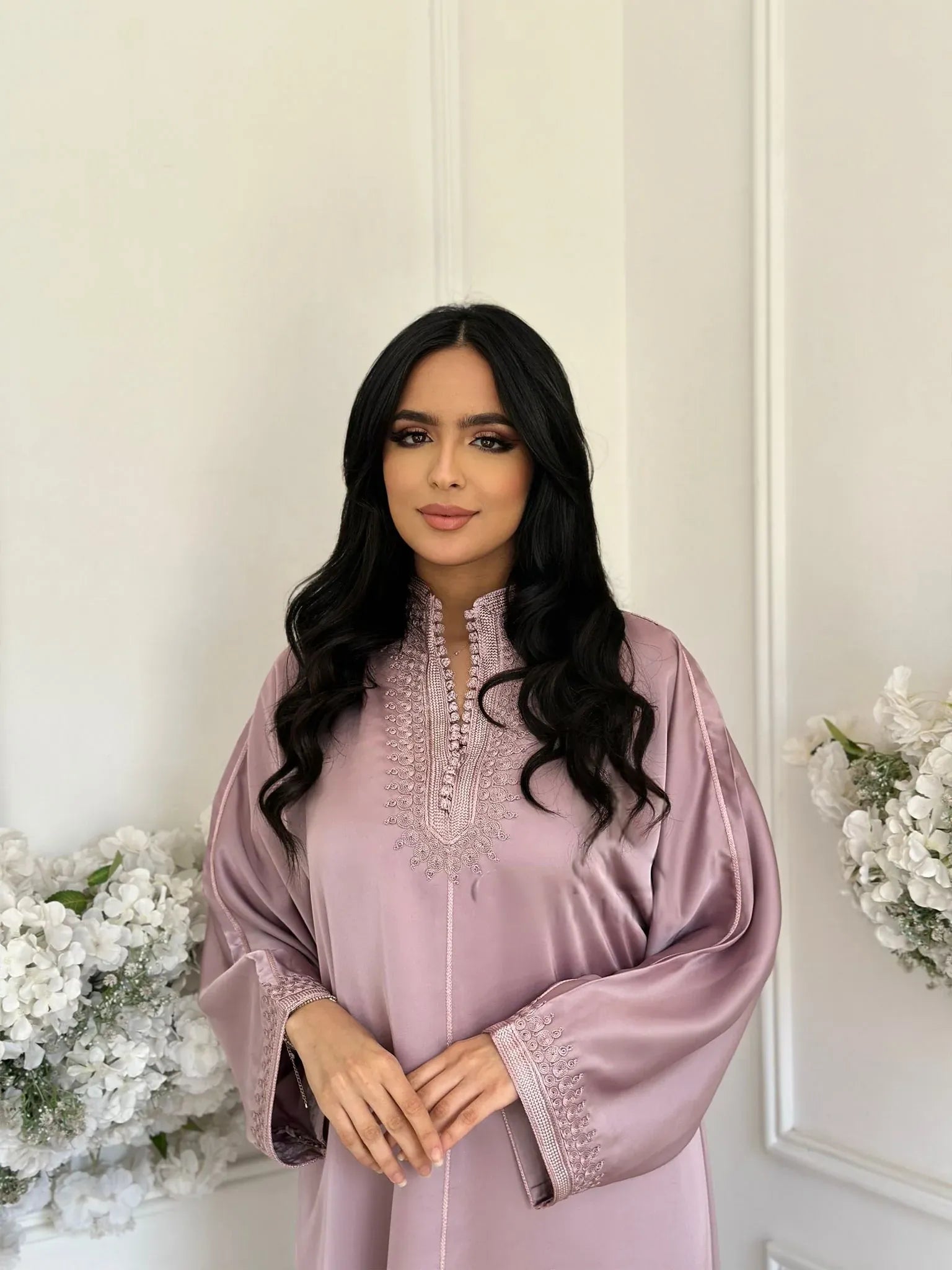Abaya Marina Rosa – Elegante túnica marroquí para casa y reuniones