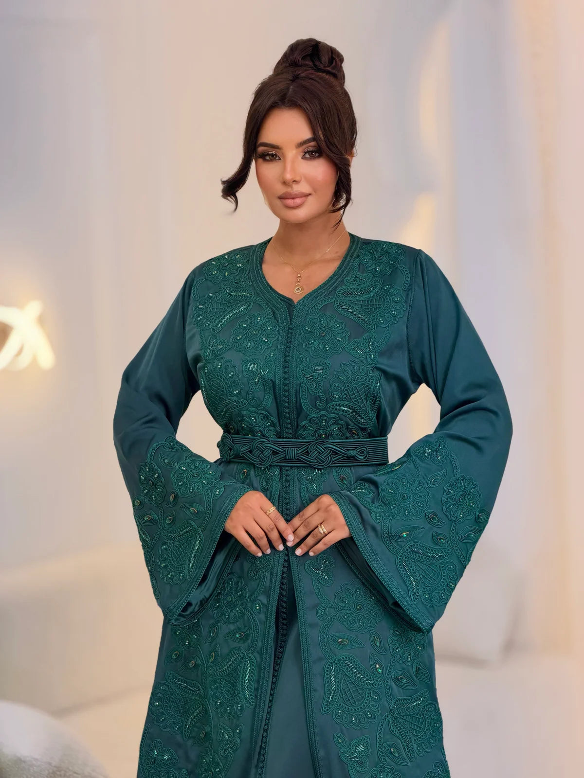 Takchita Aminaa azul verdoso – Vestido marroquí de ceremonia de dos piezas