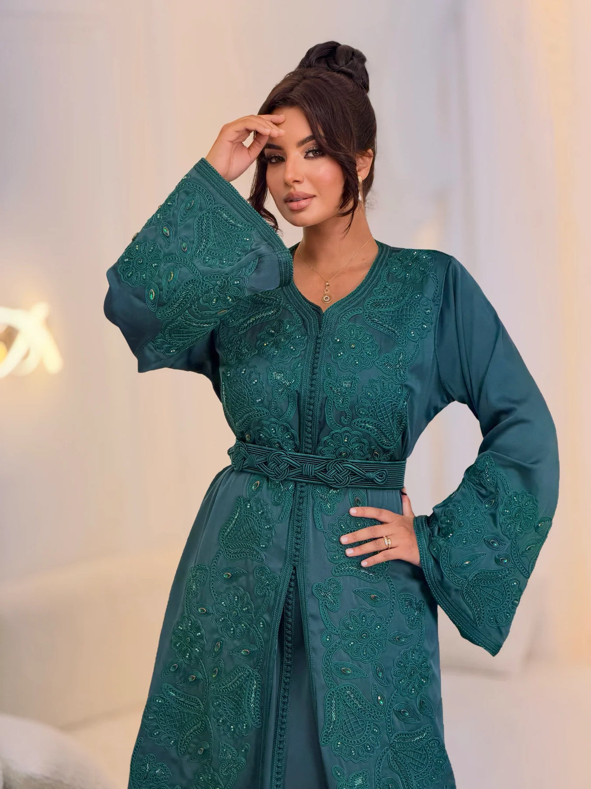 Takchita Aminaa azul verdoso – Vestido marroquí de ceremonia de dos piezas