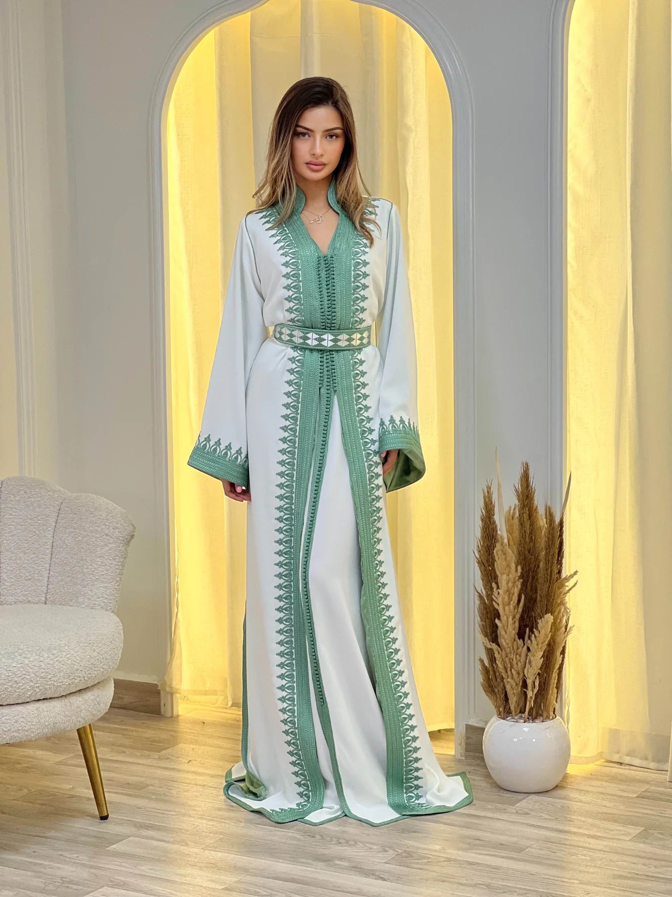 Takchita Fatima Blanco – Vestido ceremonial marroquí de dos piezas – vista del producto 3