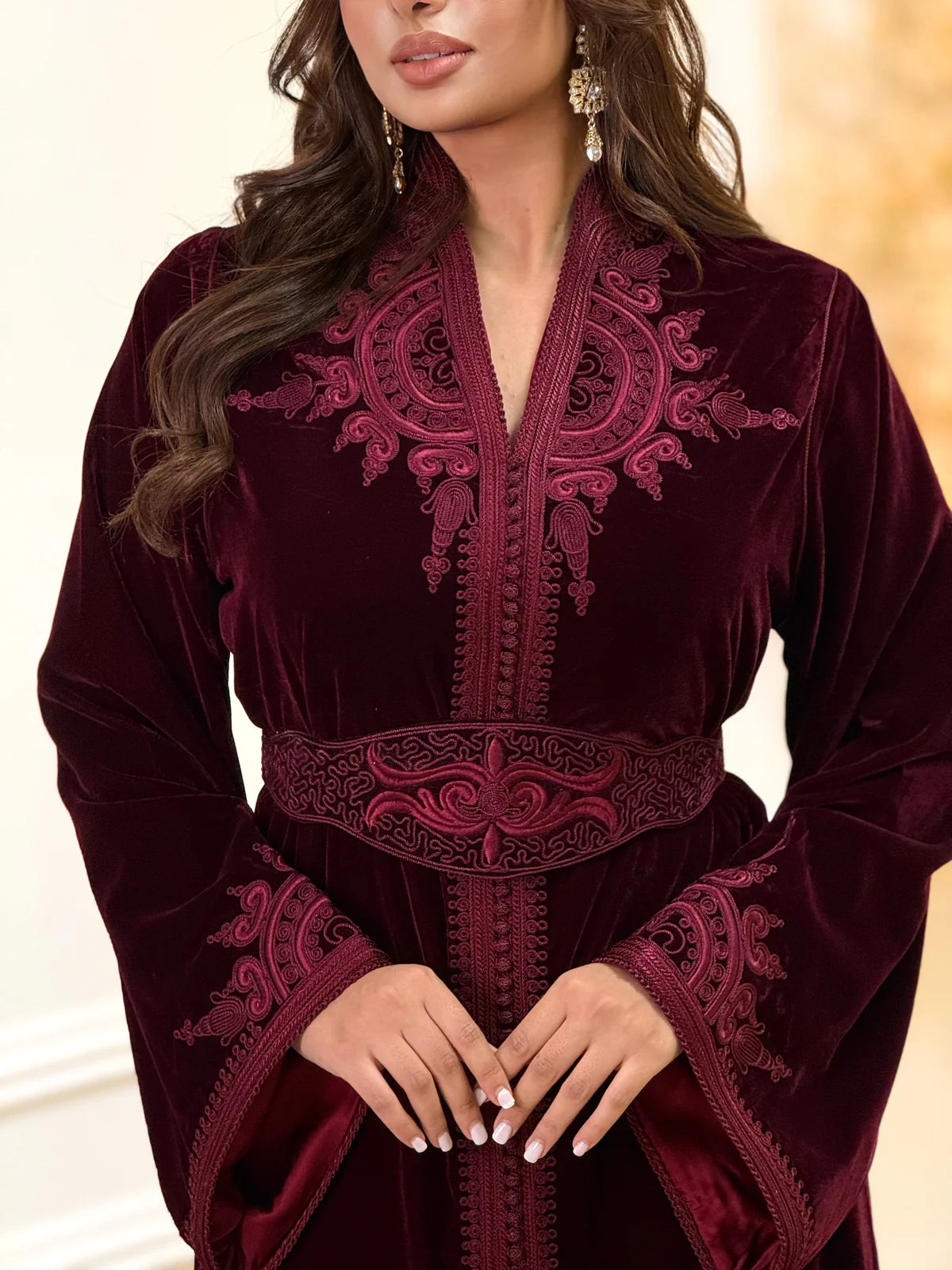 Caftán Insaf Borgoña – Vestido marroquí hecho a mano – vista del producto 10