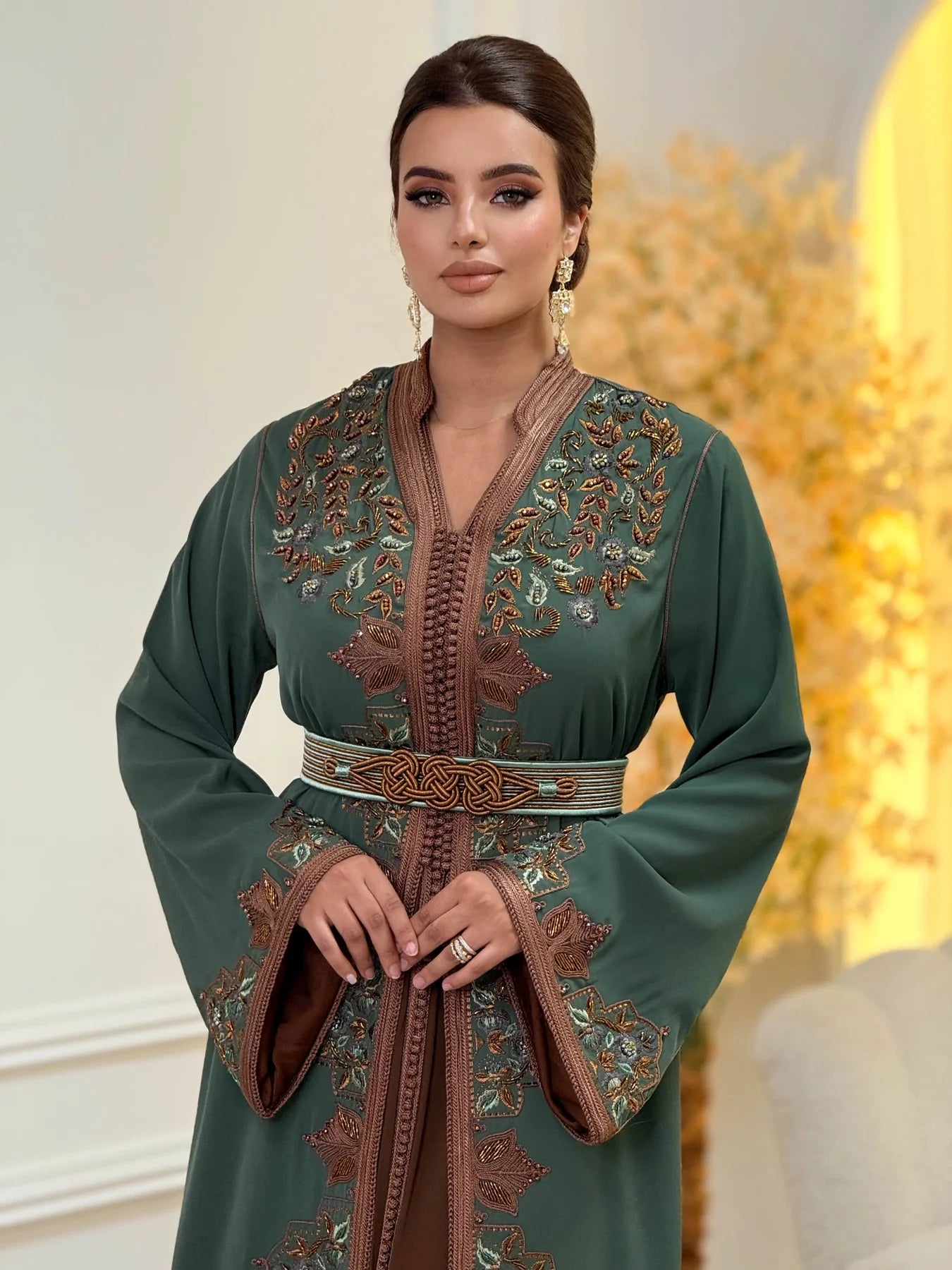 Takchita Keltoum Verde – Vestido ceremonial marroquí de dos piezas – vista del producto 4