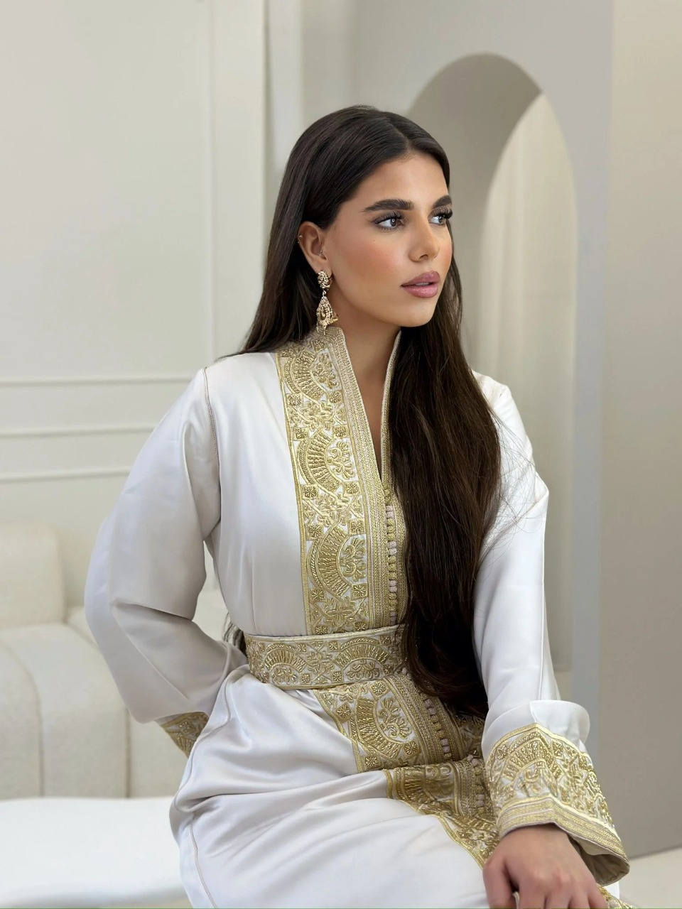 Caftán Nadia Blanco – Vestido marroquí hecho a mano – vista del producto 3