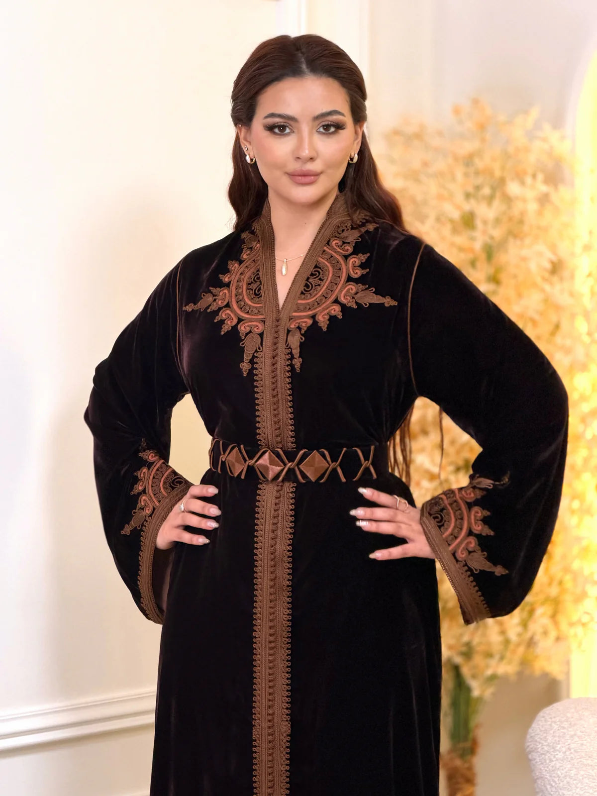 Caftán Ayla Negro – Vestido marroquí hecho a mano – vista del producto 3