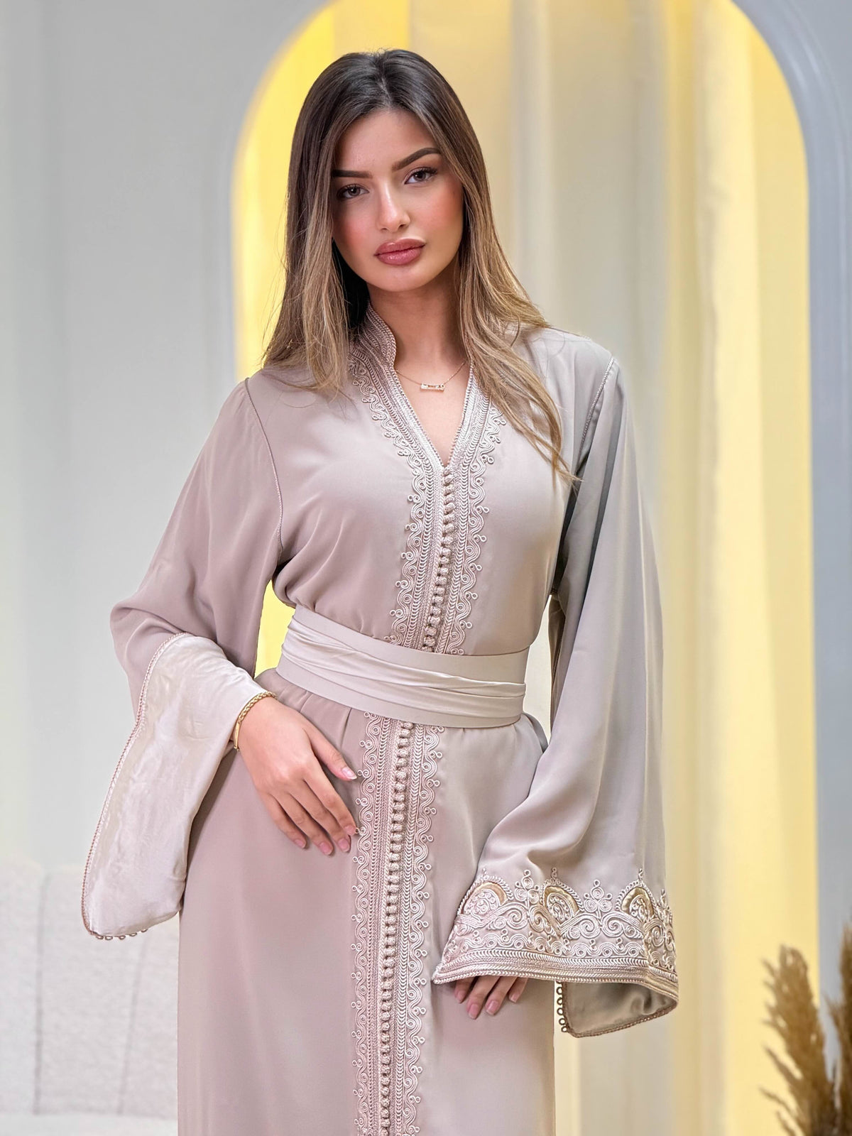 Caftán Sajida Beige – Vestido marroquí hecho a mano – vista del producto 6